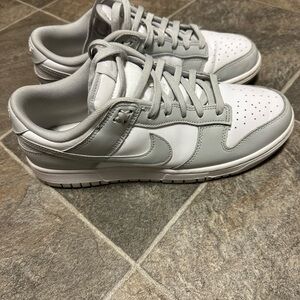 Nike Men's White and Gray Sneakers